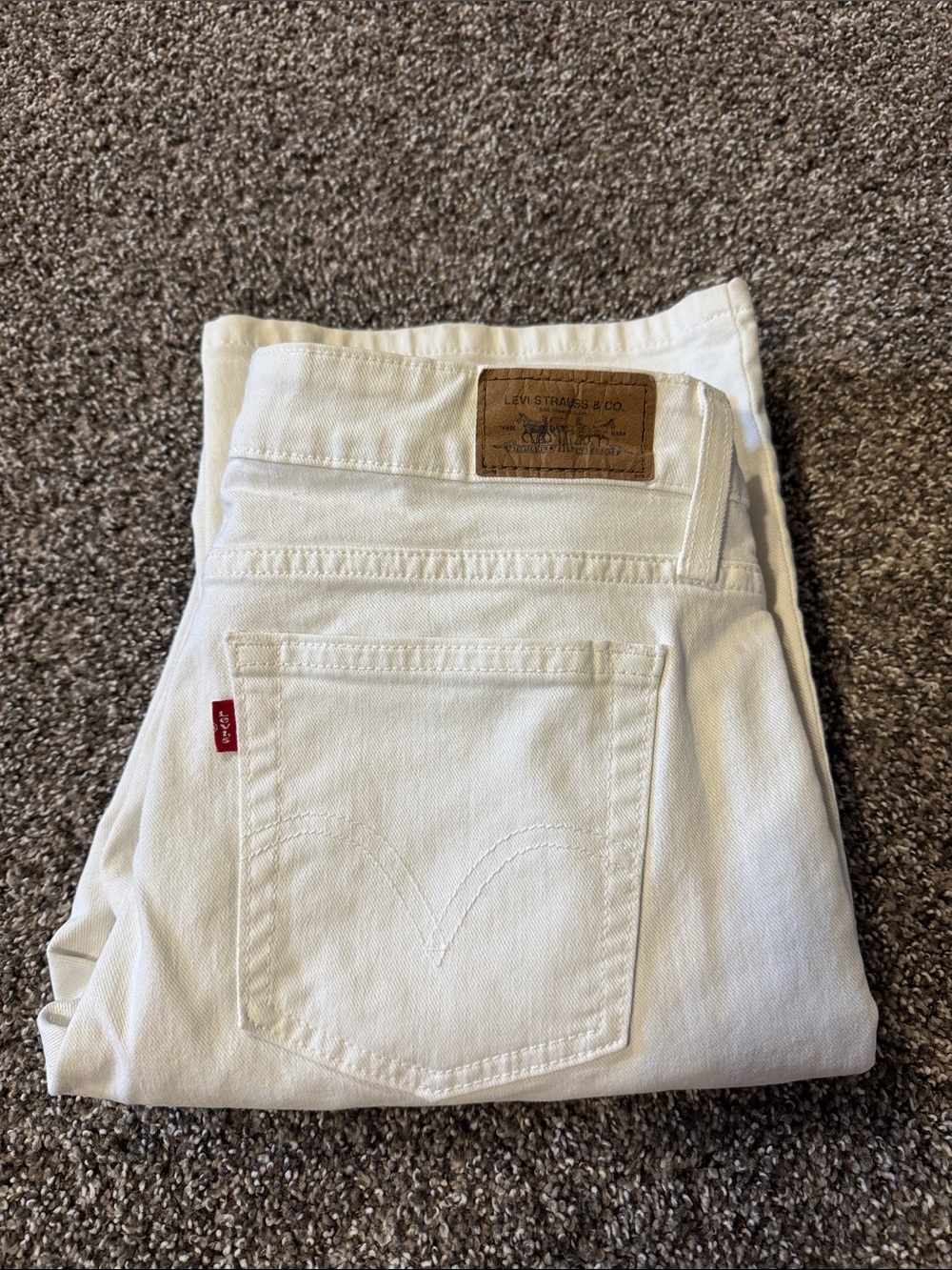 Women’s White Levi Jeans